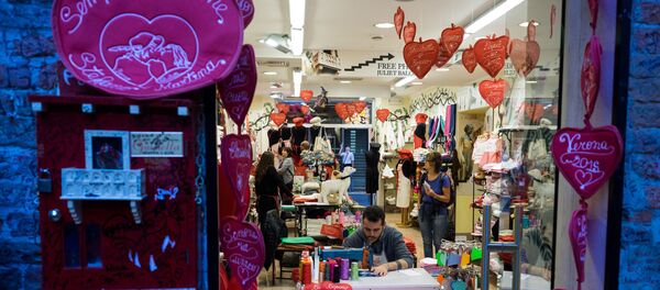 Магазин сувениров в доме Джульетты в Вероне. Архивное офто - Sputnik Кыргызстан