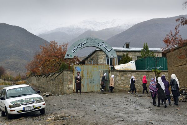 Школа для девочек в городе Базарак (Панджшерское ущелье) - Sputnik Кыргызстан