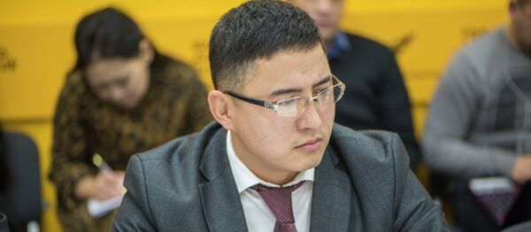 Заведующий отделом политики регионального развития Министерства экономики Мирбек Калмырзаев Заведующий отделом политики регионального развития Министерства экономики Мирбек Калмырзаев - Sputnik Кыргызстан