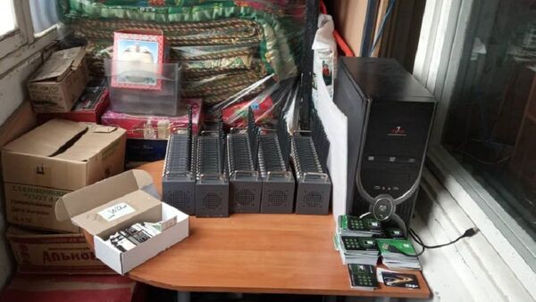 Оборудования изъятые у задержанных по подозрению в нелегальной доставке международного трафика в Бишкеке - Sputnik Кыргызстан