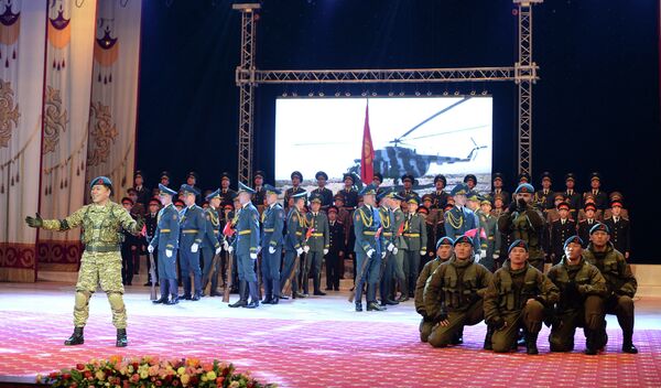 Торжественное собрание, посвященное 30-летию вывода Советских войск из Афганистана - Sputnik Кыргызстан