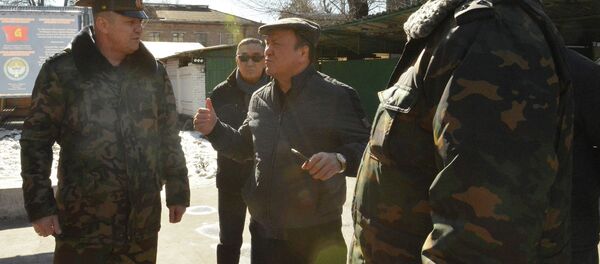 Проверка главы ГСИН Мелиса Турганбаева колонии-поселении №32 и Центральной базы ГСИН - Sputnik Кыргызстан