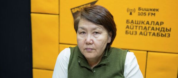 Исполняющая обязанности начальника Управления школьного образования Минобрнауки КР Самаркул Умуралиева - Sputnik Кыргызстан
