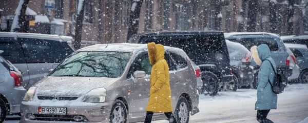 Снегопад в Бишкеке - Sputnik Кыргызстан