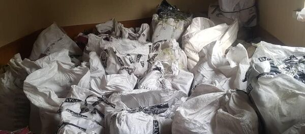 Контрабанда на юго-западной таможне в селе Кызыл-Кыштак - Sputnik Кыргызстан