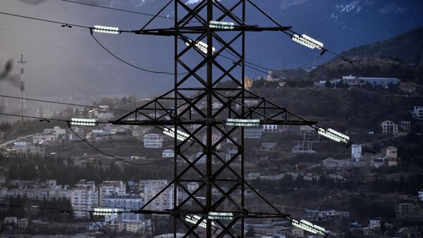 Высоковольтная линия электропередачи в Крыму. Архивное фото - Sputnik Кыргызстан