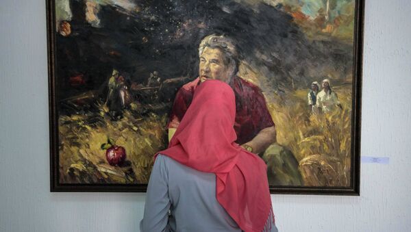Художественная выставка По мотивам произведений Чингиза Айтматова в музее Гапара Айтиева - Sputnik Кыргызстан