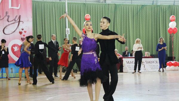 Кыргызстанские танцоры завоевали семь медалей на XIV Международном турнире по спортивным бальным танцам Love Story в Алматы - Sputnik Кыргызстан