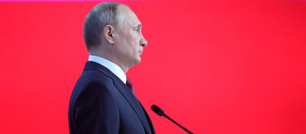 Президент РФ Владимир Путин выступает с ежегодным посланием Федеральному Собранию. 

 - Sputnik Кыргызстан