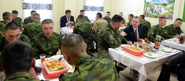 Открытие нового здания погранзаставы Факел в селе Отукчу Баткенской области  - Sputnik Кыргызстан