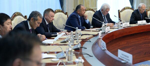 Бывшие премьер-министры Кыргызстана на встрече с президентом КР - Sputnik Кыргызстан