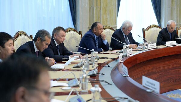 Встреча Президента Сооронбая Жээнбекова с бывшими спикерами и премьер-министрами страны - Sputnik Кыргызстан