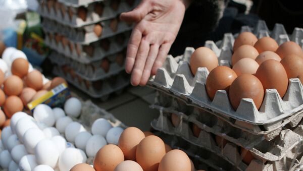 Торговля куриными яйцами на Коптевском рынке - Sputnik Кыргызстан