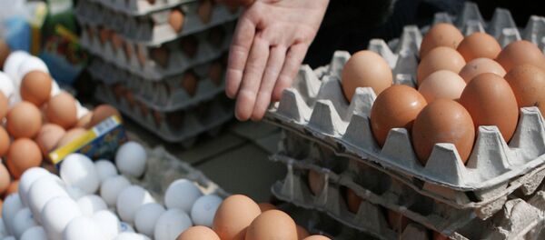 Торговля куриными яйцами на Коптевском рынке - Sputnik Кыргызстан