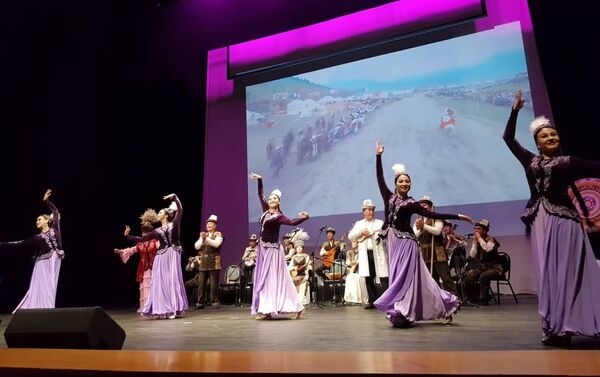 В городе Эль-Кувейт (Кувейт) прошел грандиозный концерт песен и танцев Кыргызстана - Sputnik Кыргызстан