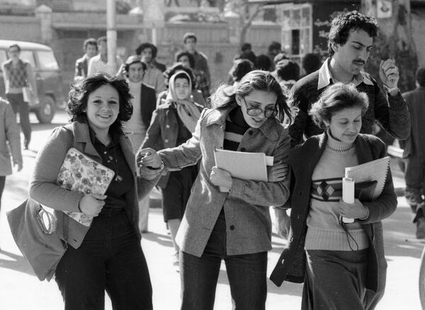 Көчөдө табыт ташып калышкан. Майданга айланган Иракта жашап келген кыргызстандык - Sputnik Кыргызстан