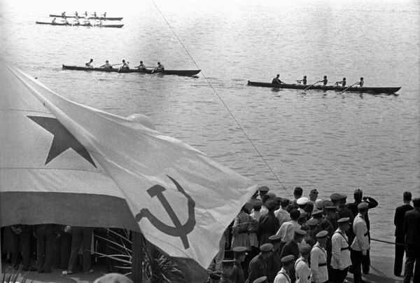 Советтик Армия менен Аскер-деңиз флоту кантип түптөлгөн. Майрамдын башаты - Sputnik Кыргызстан