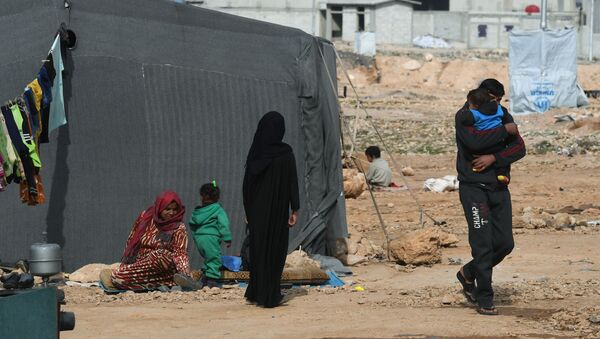 Лагерь сирийских беженцев в пригороде Хомса - Sputnik Кыргызстан