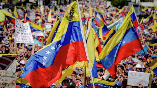Акция в поддержку лидера оппозиции Х. Гуаидо в Каракасе - Sputnik Кыргызстан