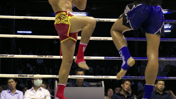 Кикбоксеры во время соревнований по тайскому боксу. Архивное фото - Sputnik Кыргызстан