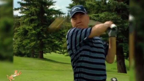 Назарбаев показал мастер-класс по гольфу — видео - Sputnik Кыргызстан