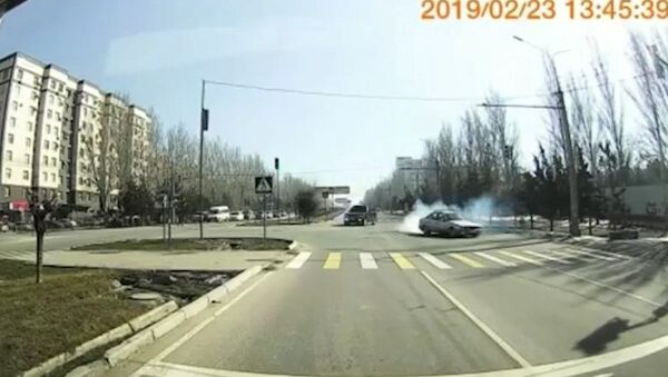 В Бишкеке водители решили похулиганить — видео - Sputnik Кыргызстан