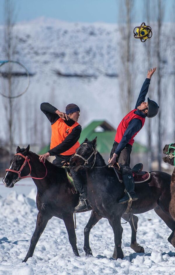 Чемпионат по хорсболу в Токтогульском районе Джалал-Абадской области - Sputnik Кыргызстан