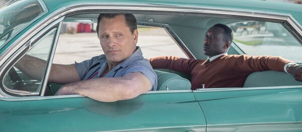 Кадр из фильма Зеленая книга режиссера Питера Фаррелли  - Sputnik Кыргызстан