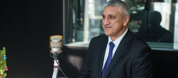 Чрезвычайный и Полномочный Посол Узбекистана в Кыргызстане Комил Рашидов во время интервью на радиостудии Sputnik Кыргызстан - Sputnik Кыргызстан