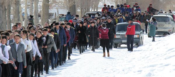 Акция популяризации книги в селе Ак-Талаа Нарынской области Акция популяризации книги в селе Ак-Талаа Нарынской области - Sputnik Кыргызстан