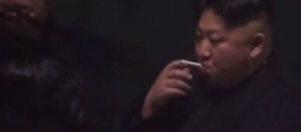 Перрондо тамеки тартып жаткан Ким Чен Ындын видеосу жарыяланды - Sputnik Кыргызстан