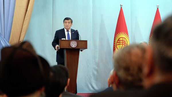 Визит в Баткенскую область президента Сооронбая Жээнбекова - Sputnik Кыргызстан