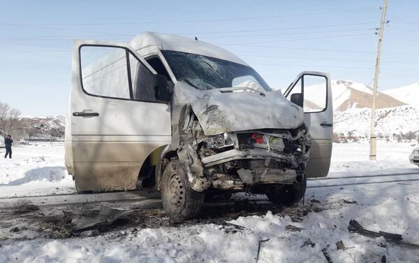 Два человека скончались на месте, еще один умер в больнице.  - Sputnik Кыргызстан