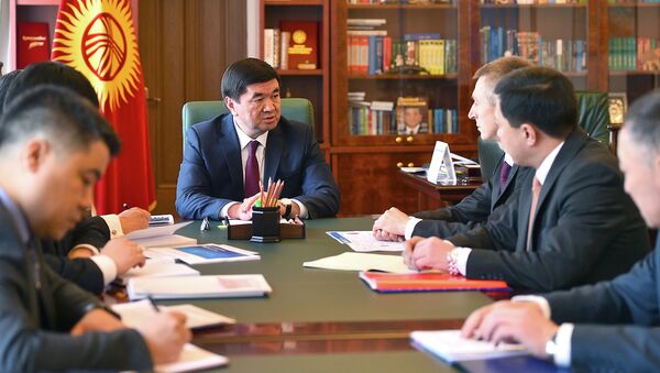Премьер-министр КР Мухаммедкалый Абылгазиев встретился с исполнительным директором Евразийского фонда стабилизации и развития Андреем Широковым - Sputnik Кыргызстан