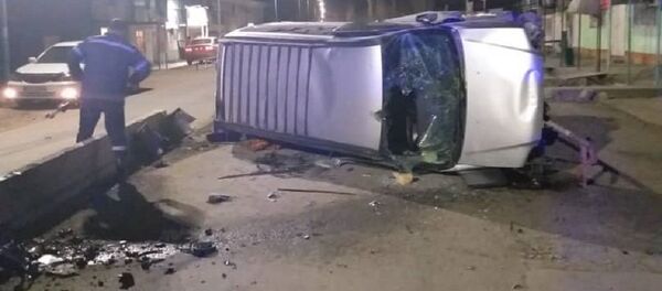 Кара-Кулжа районунда Honda Stepwgn унаасынын айдоочусу рулга ээ боло албай, натыйжада машина оодарылып калганын ӨКМ билдирди Кара-Кулжа районунда Honda Stepwgn унаасынын айдоочусу рулга ээ боло албай, натыйжада машина оодарылып калганын ӨКМ билдирди - Sputnik Кыргызстан