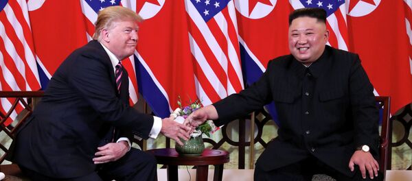 Президент США Дональд Трамп и лидер Северной Кореи Ким Чен Ын во время встречи в отеле Metropole в Ханое, Вьетнам, 27 февраля 2019 года Президент США Дональд Трамп и лидер Северной Кореи Ким Чен Ын во время встречи в отеле Metropole в Ханое, Вьетнам, 27 февраля 2019 года - Sputnik Кыргызстан