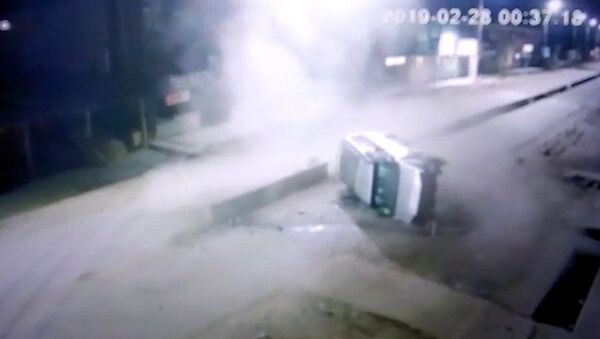 От удара опрокинулся — на видео попала страшная авария в Кара-Кульдже - Sputnik Кыргызстан
