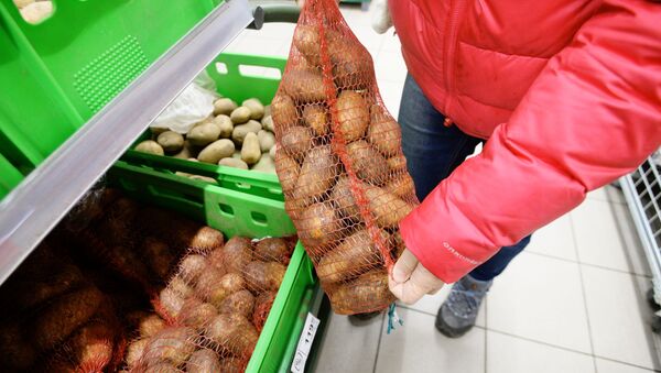 Продажа картофеля в Москве  - Sputnik Кыргызстан
