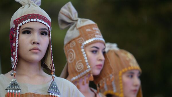 Бишкектеги Оймо фестивалында модельдер. Архив - Sputnik Кыргызстан