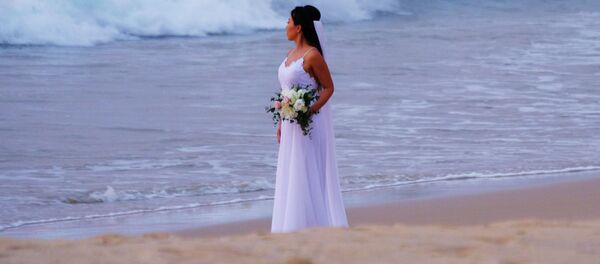 Девушка в свадебном платье. Архивное фото - Sputnik Кыргызстан