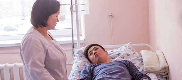 Атам бөйрөгүн берди, баары жакшы. Бишкекте органын алмаштырган жигиттин видеосу - Sputnik Кыргызстан