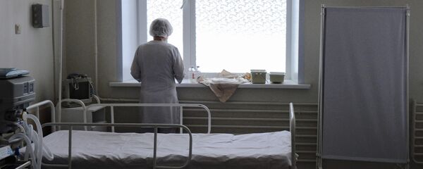 Медицинская сестра в палате в городской клинической больницы. Архивное фото - Sputnik Кыргызстан
