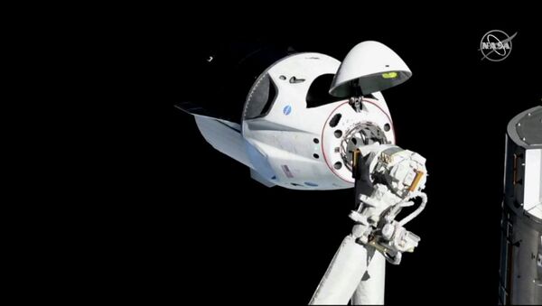 НАСА Dragon-2 (Crew Dragon) космостук кеме менен эл аралык космостук станциянын жалгашкан видеосун чыгарды - Sputnik Кыргызстан