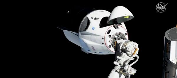 НАСА Dragon-2 (Crew Dragon) космостук кеме менен эл аралык космостук станциянын жалгашкан видеосун чыгарды - Sputnik Кыргызстан