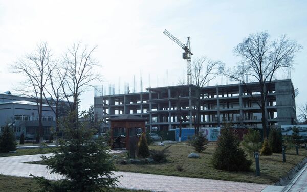 Фундамент нового здания онкоцентра заложили осенью 2017 года, строительство начали в 2018-м - Sputnik Кыргызстан