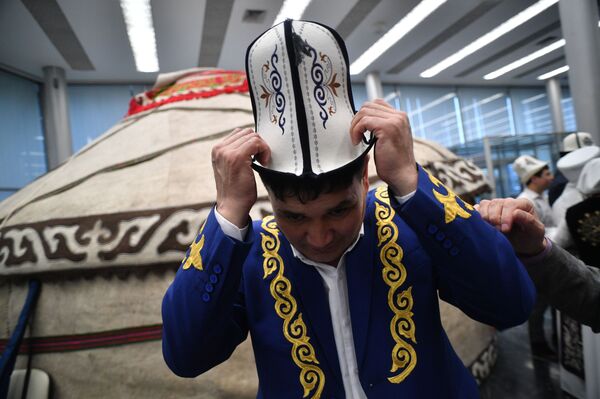 Как диаспора отпраздновала День ак калпака — репортаж из Москвы - Sputnik Кыргызстан