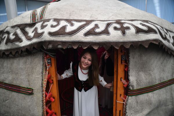 Как диаспора отпраздновала День ак калпака — репортаж из Москвы - Sputnik Кыргызстан