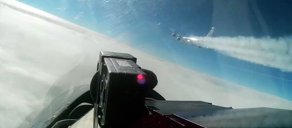 В небе над Балтийским морем (граница РФ) перехватили американский истребитель RC-135 истребителем Су-27, обладающим функциями радиоэлектронной разведки и аэрофотосъемки. - Sputnik Кыргызстан