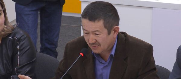 Сколько зарабатывают сортировщики мусора на свалке Бишкека, рассказал эколог - Sputnik Кыргызстан