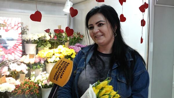 Сколько стоят цветы в Бишкеке 8 Марта, изменилась ли цена — видео - Sputnik Кыргызстан